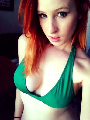 foto amadora Smoking Hot Redhead Selfie