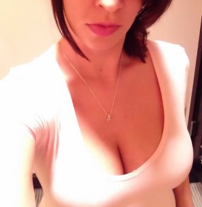 foto amatoriale Plump lips and tits on this milf