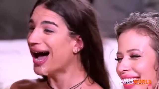 amateur photo Blonde & Brunette Group_0.21.15.01