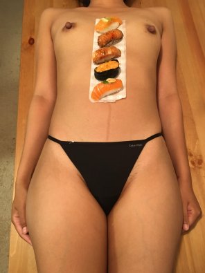 amateur photo Serving sushi for lunch [f]