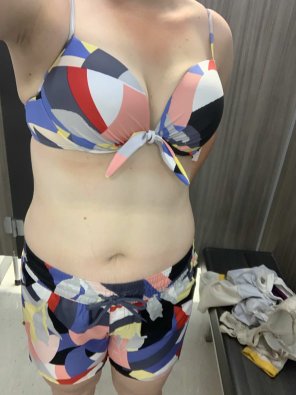 foto amatoriale First bikini. How does it look? ðŸ‘™