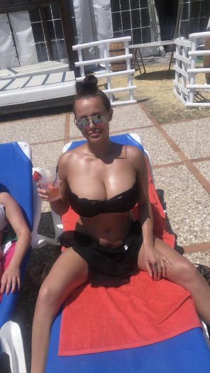 amateur pic Elle Faye on holiday