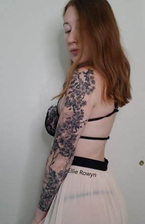 foto amatoriale Showing of[f] my sleeve, per usual!