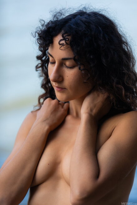 MetArt_Presenting-Aisha-Vale_Aisha-Vale_high_0022