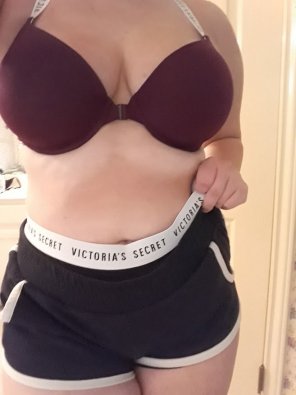 foto amateur [f18] I hope the people at the gym dont complain about how im dressed but its hot outside