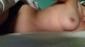 foto amadora Hope this helps you through your Monday [F]