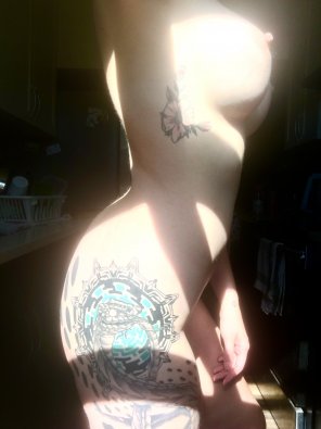 foto amatoriale mostly bound by my own shadow [f] <3