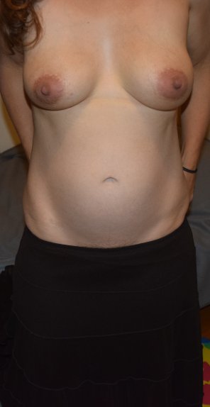 amateur-Foto 5 months preg. Loves dirty comments and tributes