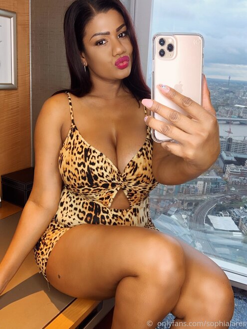 sophialares-09-06-2020-411368166-1 2 1 Sext chat now via DM $10 for 10 mins 😈 Tip to begin 💖