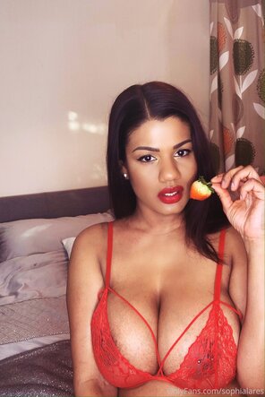 amateur pic sophialares-11-02-2020-147583012-Lemme suck on your strawberry 🍓 #ValentinesEdition 💖