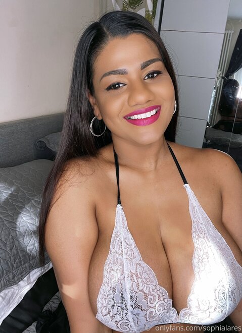 sophialares-11-04-2021-2080164348-Happy Sunday 💕