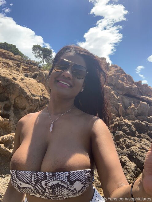 sophialares-11-06-2019-36946322-