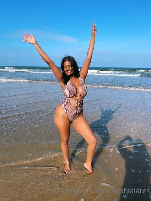 sophialares-13-04-2022-2423981587-