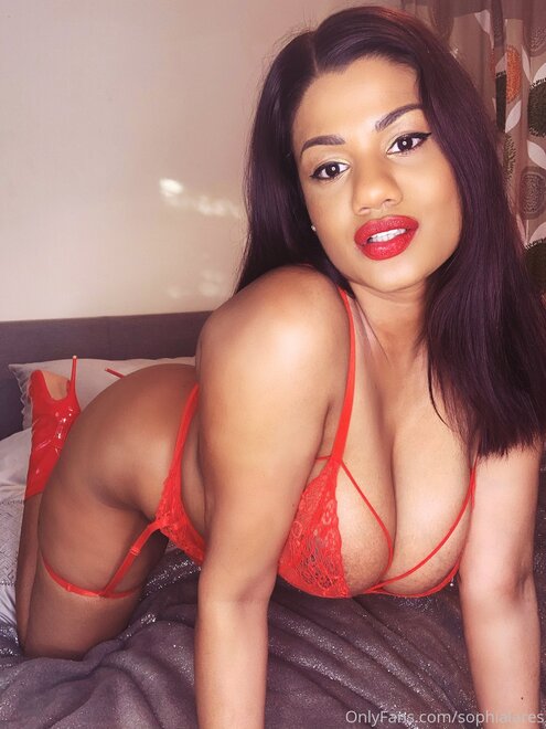 sophialares-14-02-2020-147588564-Happy Valentines Day 😍 let’s stay in bed all day fuckkk #ValentinesEdition 💖