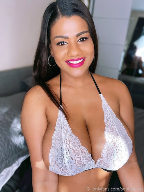 sophialares-15-04-2021-2083645597-Morning sexy, how are you all 💕