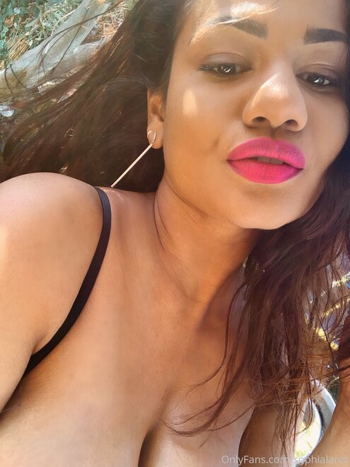 sophialares-16-09-2019-60565207-