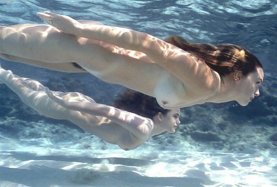 girlfriend nude diving photo