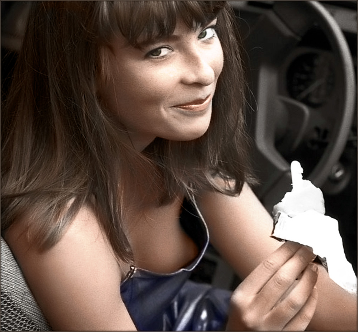 Suzi Perry is experiencing a fortuitous nipple slip Porn Pic - EPORNER