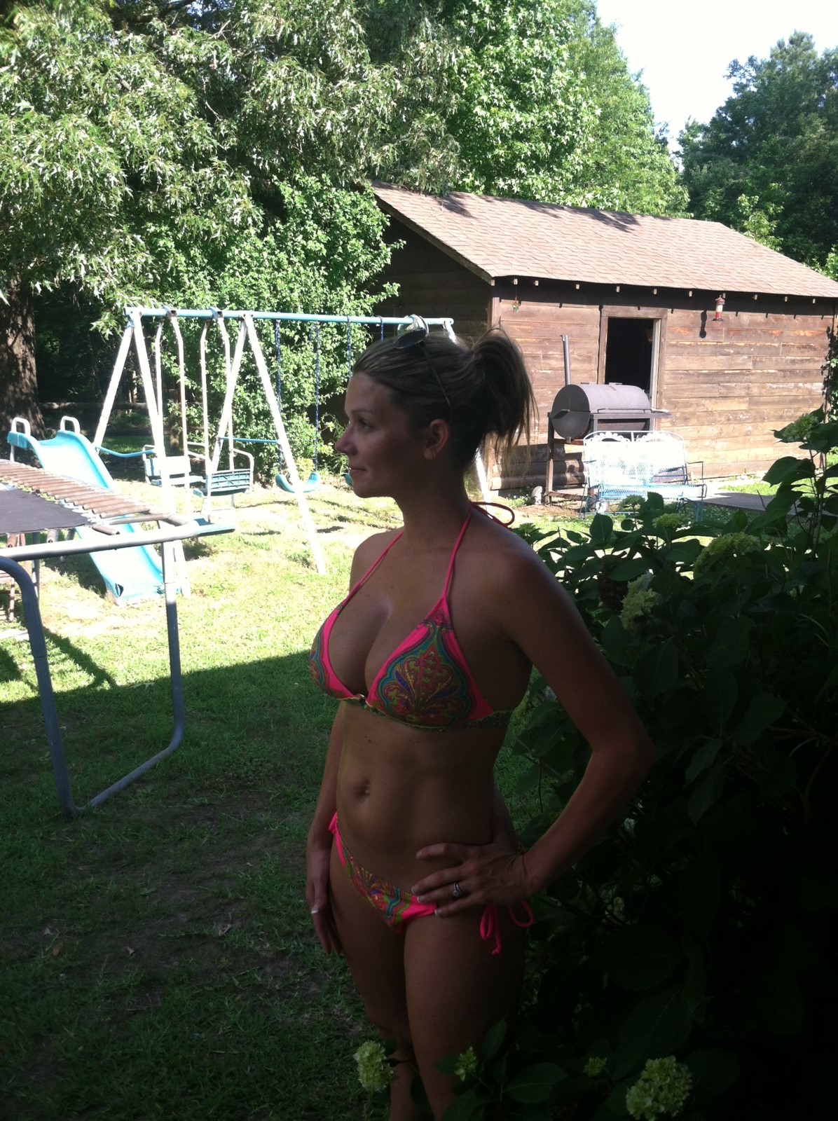 bikini milf amateur