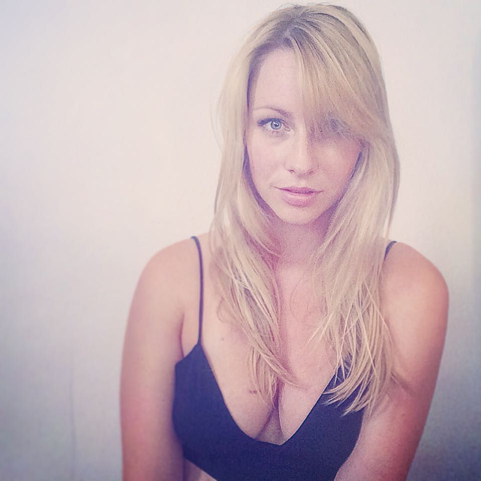 Jennifer esposito naked pictures Girls on girls eating vagina photo