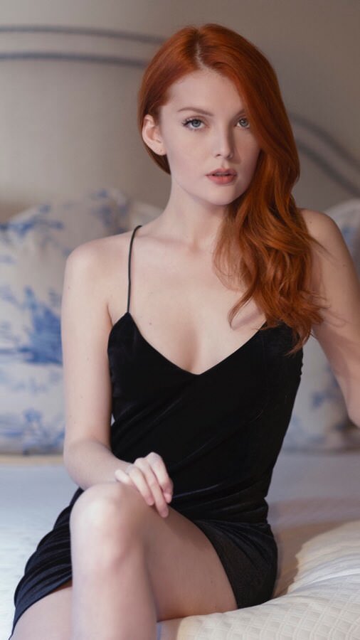 Elyse Nicole Dufour Nude