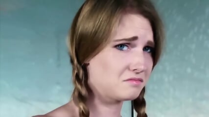 Urocza Nastolatka Ashley Lane Otrzymuje Klapsy, Korek Analny I Masturbację Wibratorem XLX