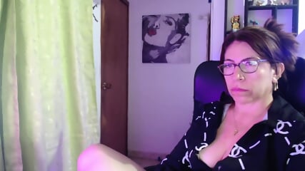 Big ass and big natural tits mature webcam solo show