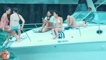 BOAT BABES Sizzling Ladie
