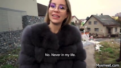 Linda Joven Ucraniana De Pelo Largo Convencida De Tener Sexo Con Un Extraño Al Aire Libre