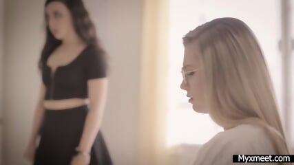 Carolina Sweets Et Whitney Wright - Il S'est Glissé Dans Une Vidéo Xxx Gratuite De Pure Taboo