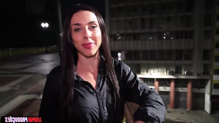 Baiser Luiza Marcato Dans La Nuit De São Paulo
