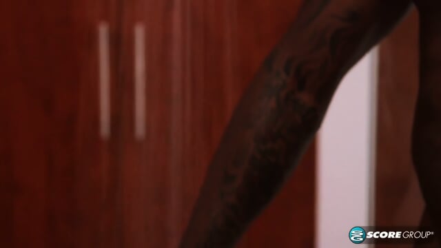 Busty Bella Gets A BBC - Screenshot 8 of 15 - Blonde