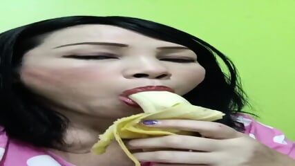 MARLBOROQUEENSEX - NUCHCHY MAKAN PISANG
