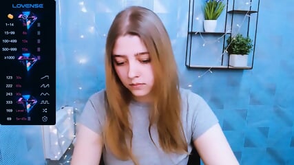 Brunettte super cute webcam babe solo stream