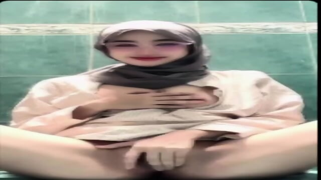 Jilbab indo cantik colmek