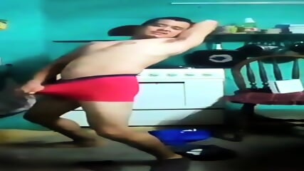 jesus en boxer jugando consola wii