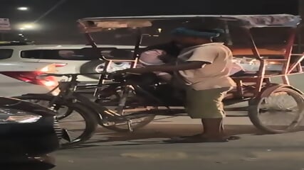 Drunk Delhi Girl Gave Hanjob To Rikshaw Wala Viral Video