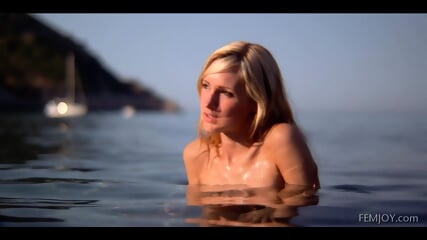 Corinna(Arielle) - Perfect Waves