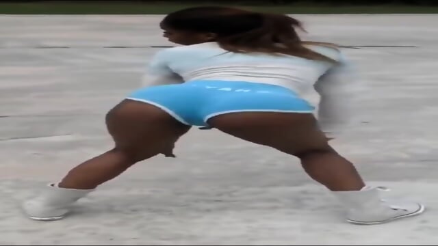 Ebony Teen Twerking for the camera