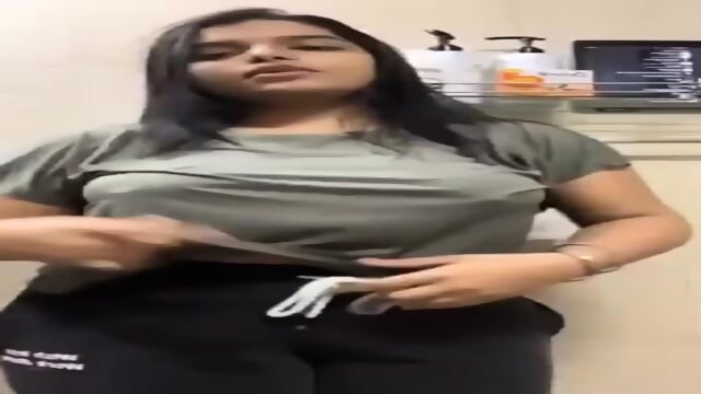 Desi girl showing big boob