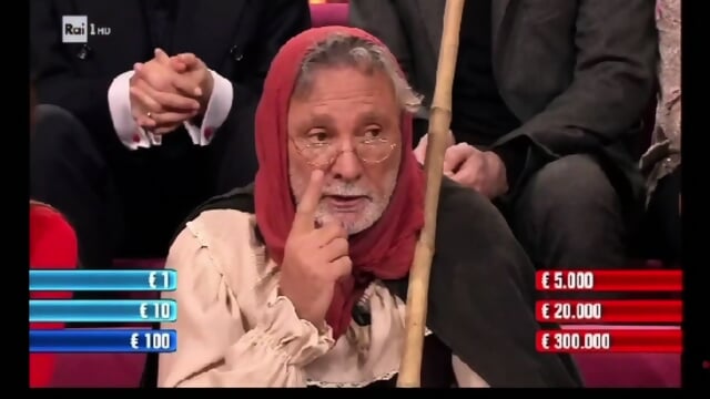 Ilenia Pastorelli scosciata