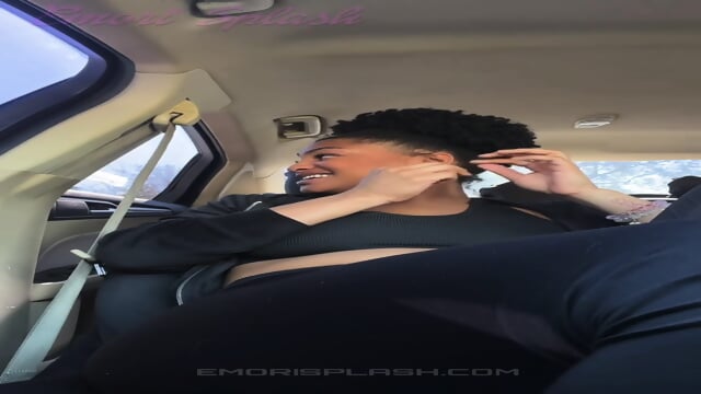 Lightskin Hairy Pussy Ebony makes a HUGE SPLASH in the Car