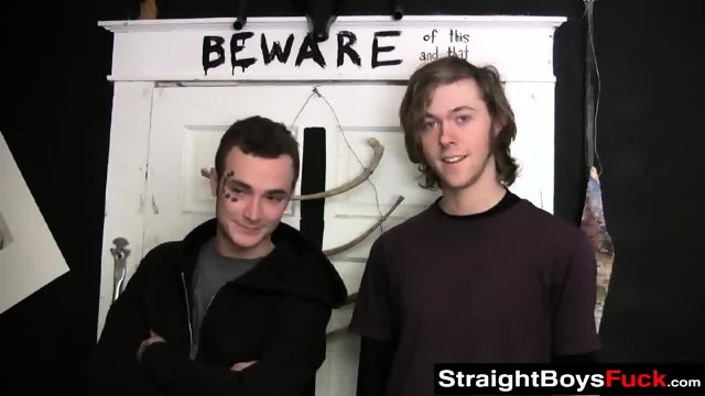 Good looking dudes have kinky gay threesome fuck session