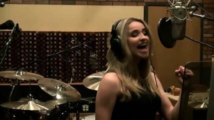 NOT PORN - Man In The Box - Gabriela GunÄÃ­kovÃ¡ - Alice In Chains