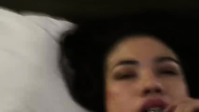 Resti Kesuma sesi pemotretan bugil 2/3