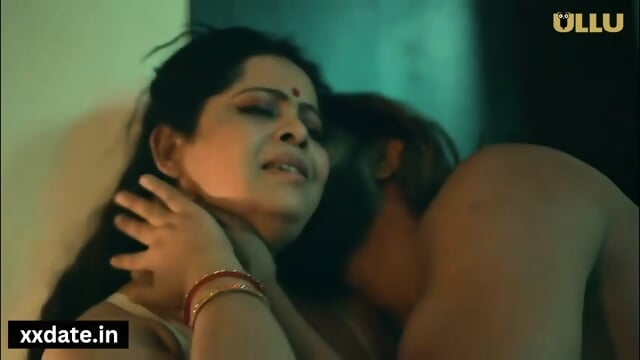 POOJA KI MUMMY KE SATH BOYFRIEND NE KI CHUDAI POOJA GYI THI BAHAR