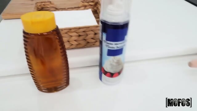 Sofia Lee Making Dinner With Jordi