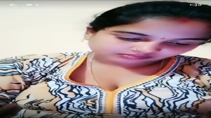 Telugu aunty raani shows her nudes in tango