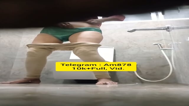 Indian spy pissing - Screenshot 10 of 15 - Spy Piss