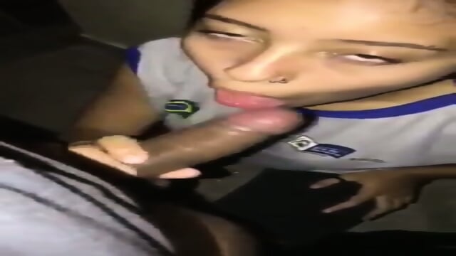 Novinha amadora mamando